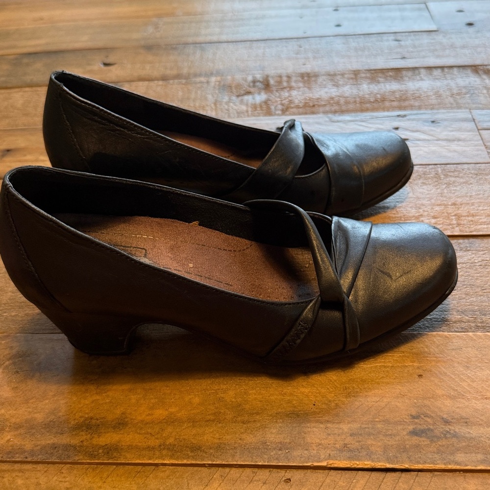 Clarks Black Women's Shoes - Picture 2 of 8